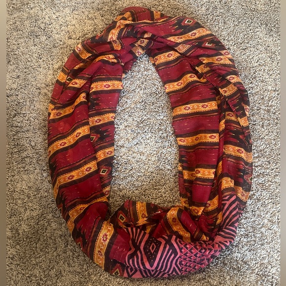 Francesca's Aztec Print Infinity Scarf - Picture 1 of 4